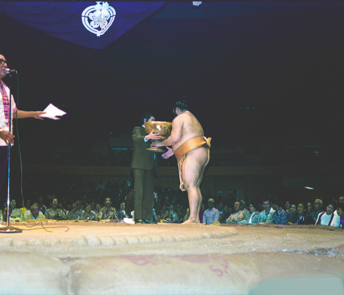 1-19740610-019Awards-KatsugoMiho-Takamiyama-ByPhilbertOno
