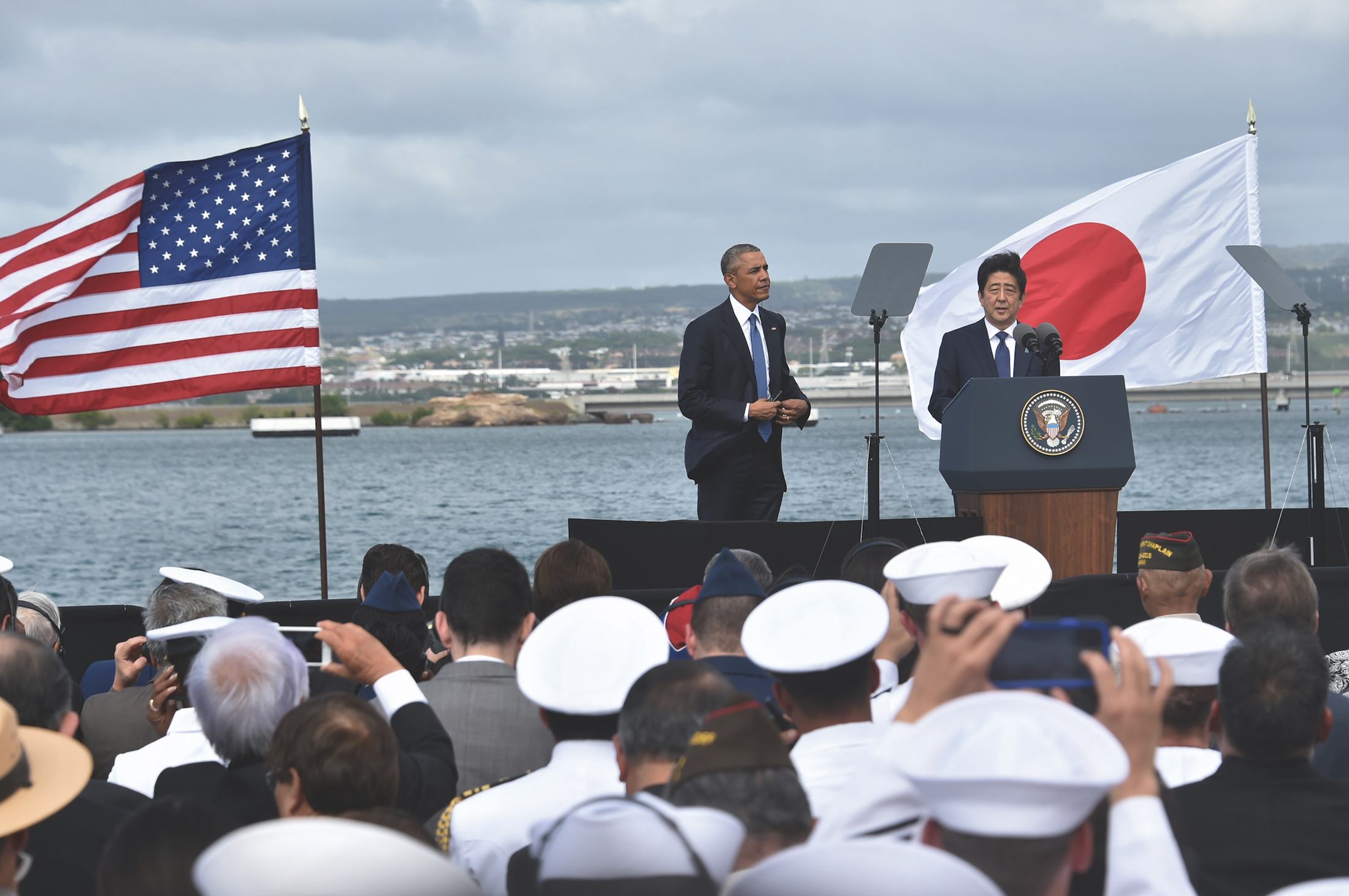 President Barack Obama of the U.S. and Prime Minister Shinzo Abe of Japan at the Joint Statement Ceremony, Pearl Harbor, Hawaii (December 2016).